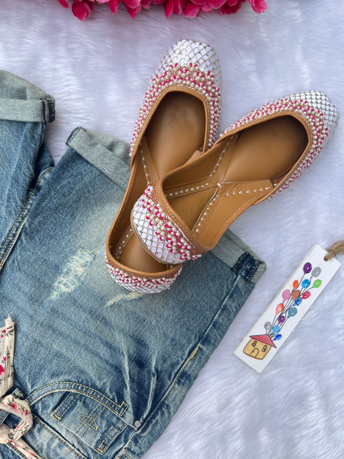 WHITE AND PINK PEARL JUTTIS