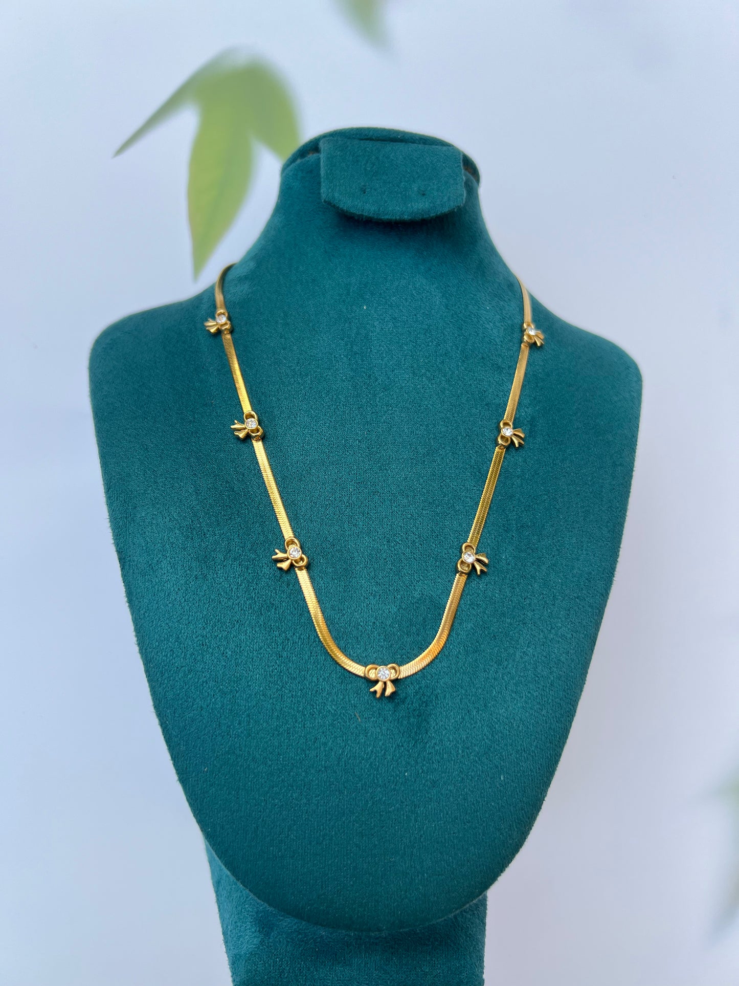 NECKLACE :- BOWLINE
