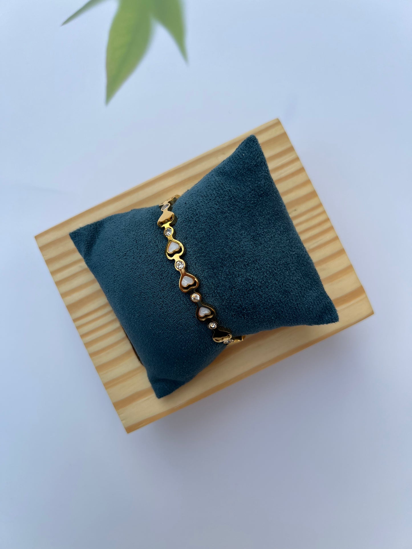 BRACELET :- CORE