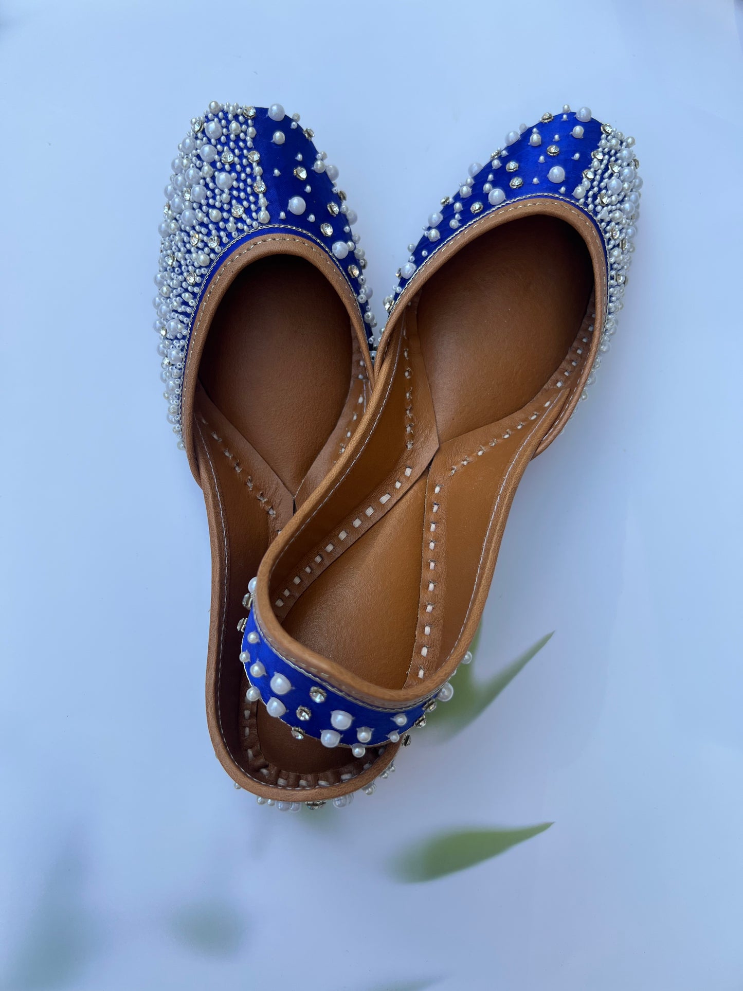 ROYAL BLUE PEARL JUTTIS