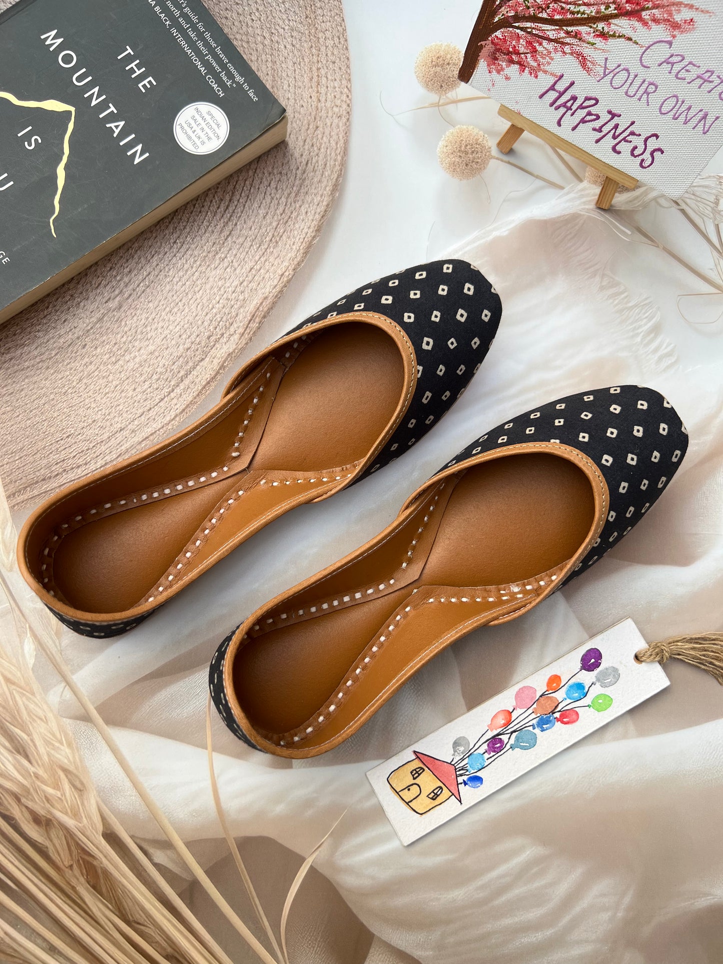 BANDHANI JUTTIS (BLACK COLOR)