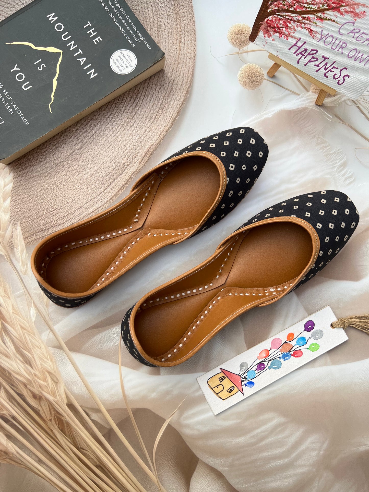 BANDHANI JUTTIS (BLACK COLOR)