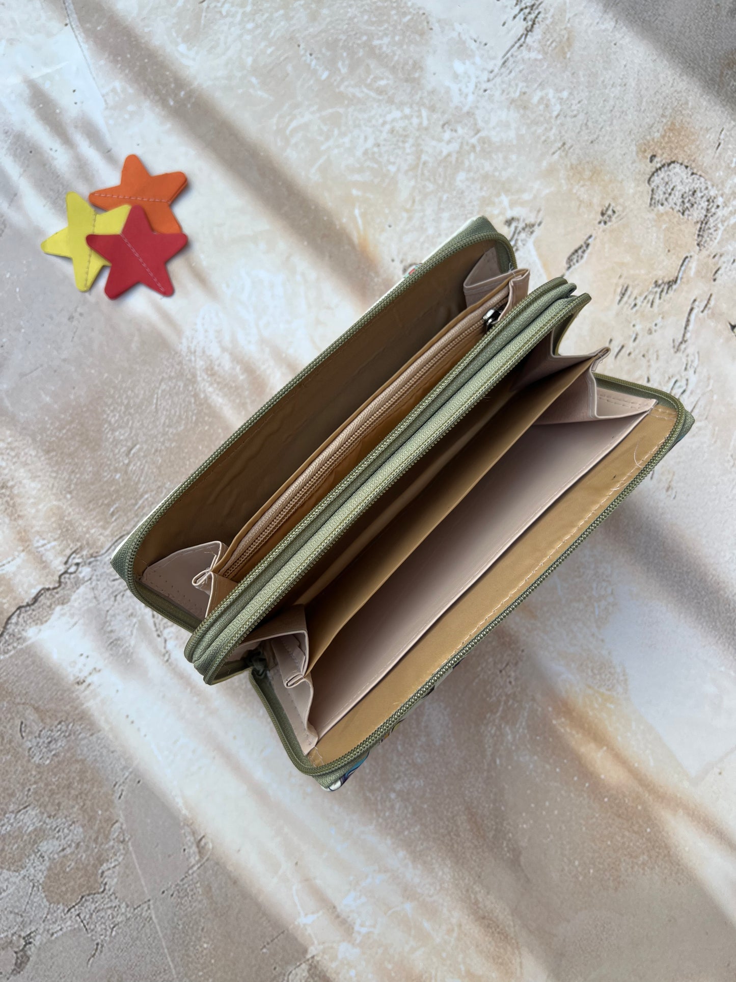 LONG WALLET:- PRISMA