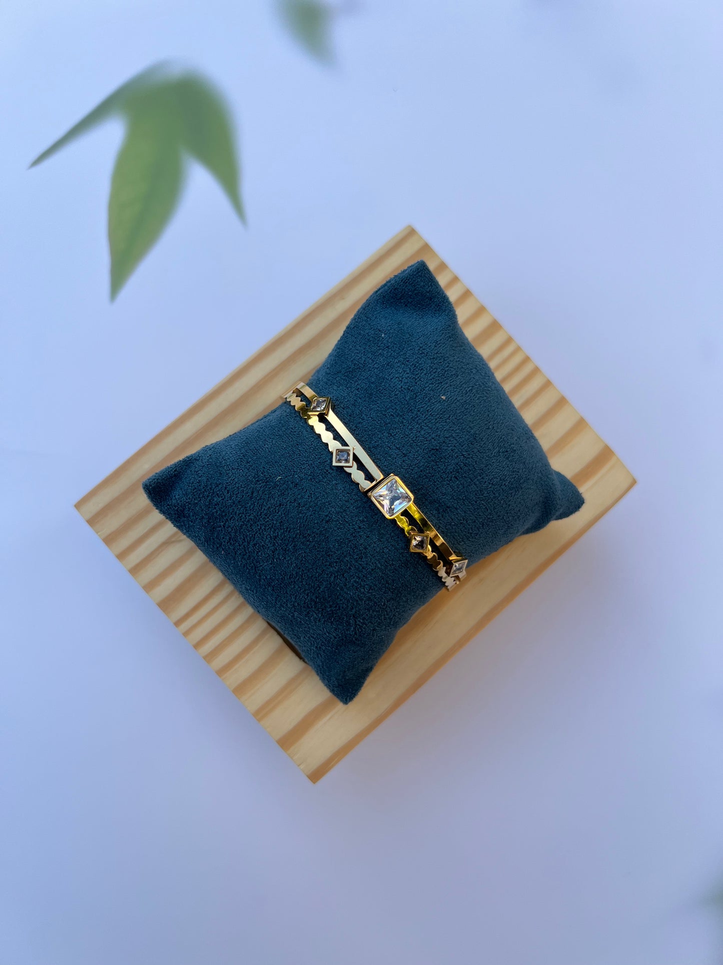 BRACELET :- GEMSTONE