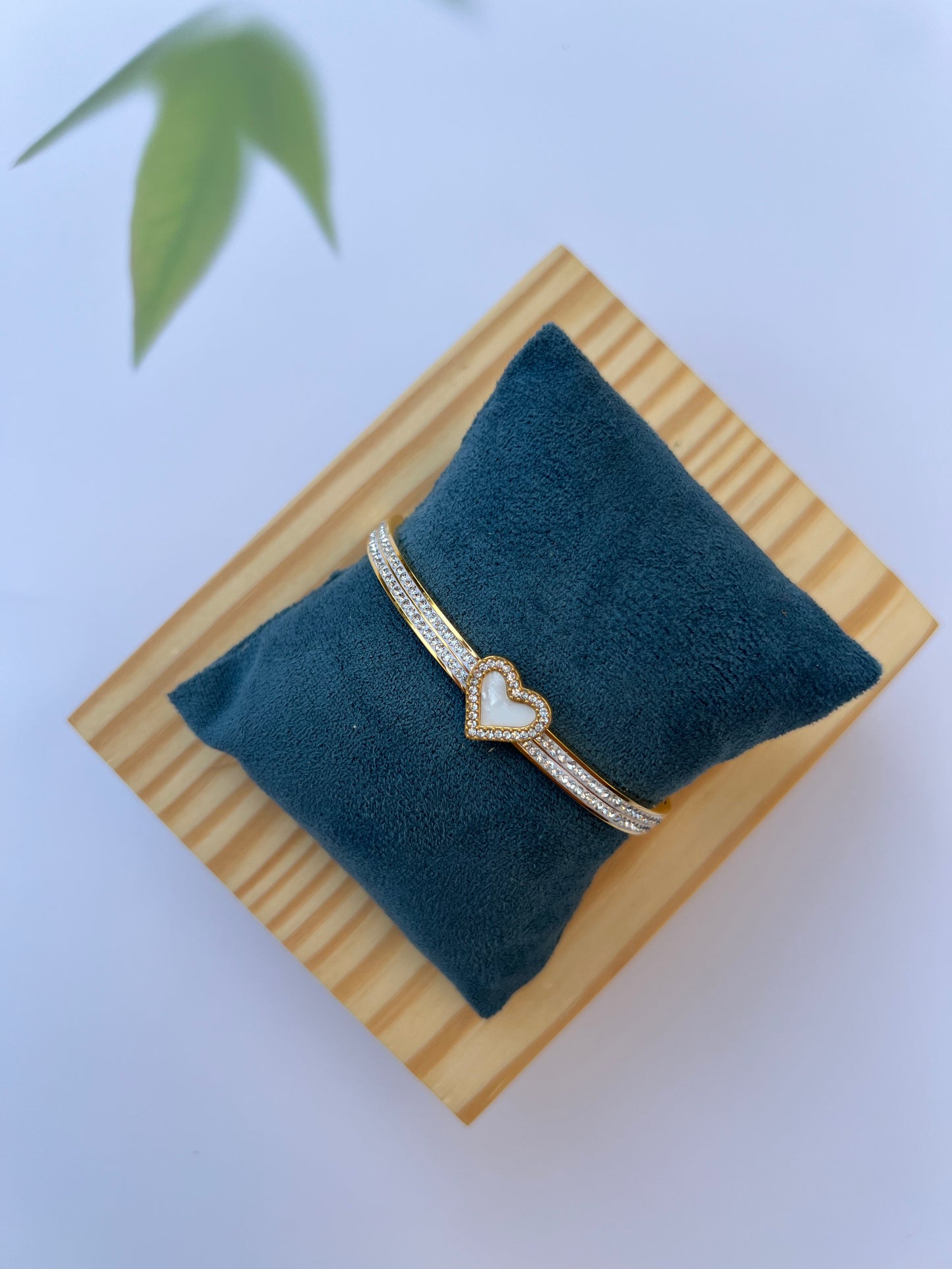 BRACELET :- HEARTFELT