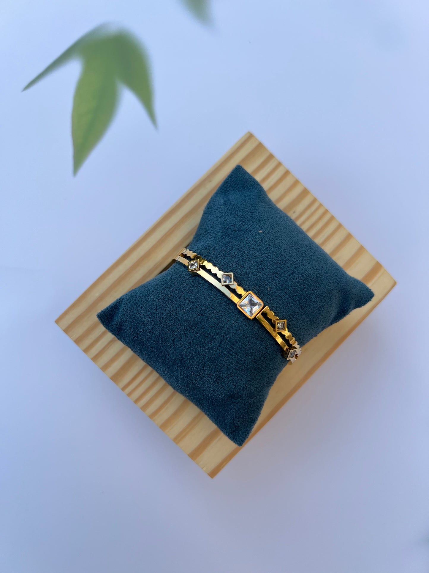 BRACELET :- GEMSTONE