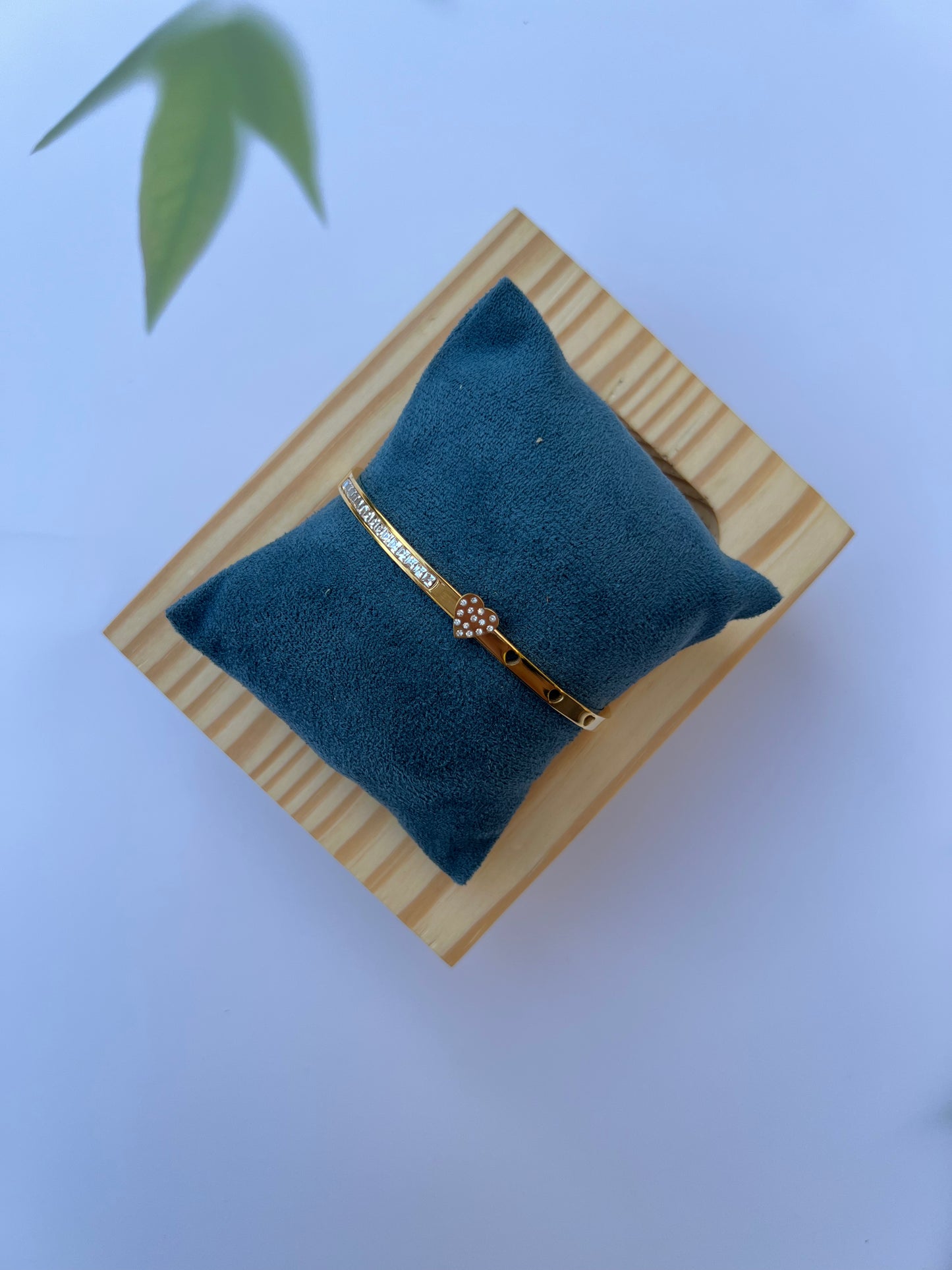BRACELET :- HEARTBEAT