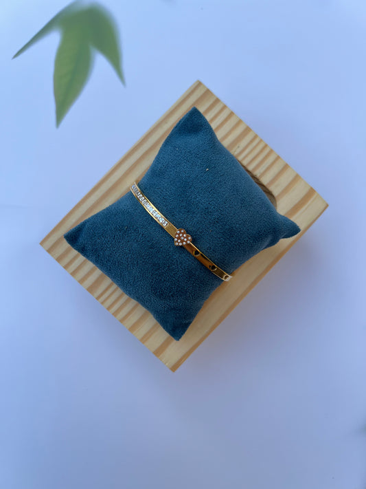 BRACELET :- HEARTBEAT