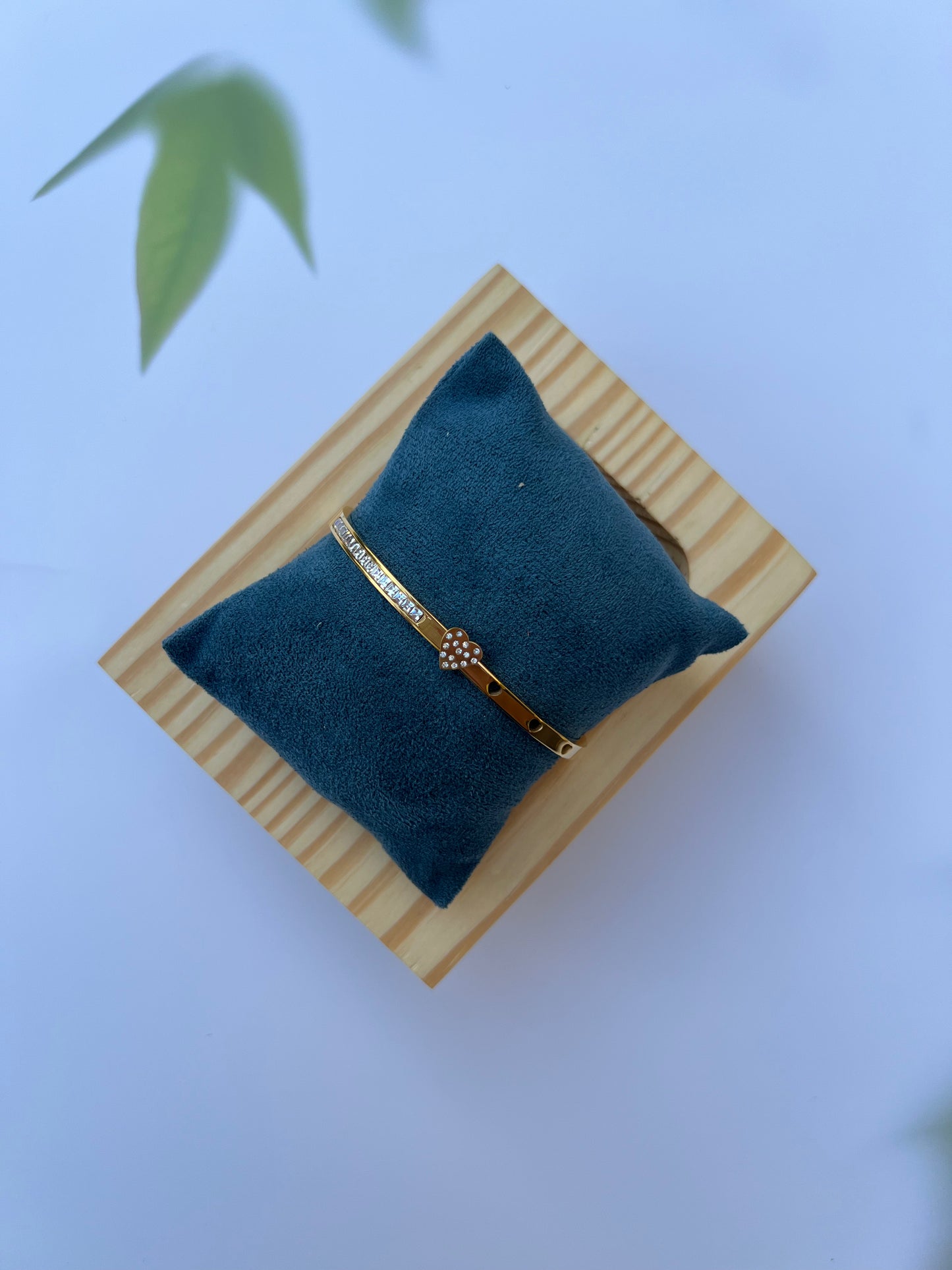 BRACELET :- HEARTBEAT