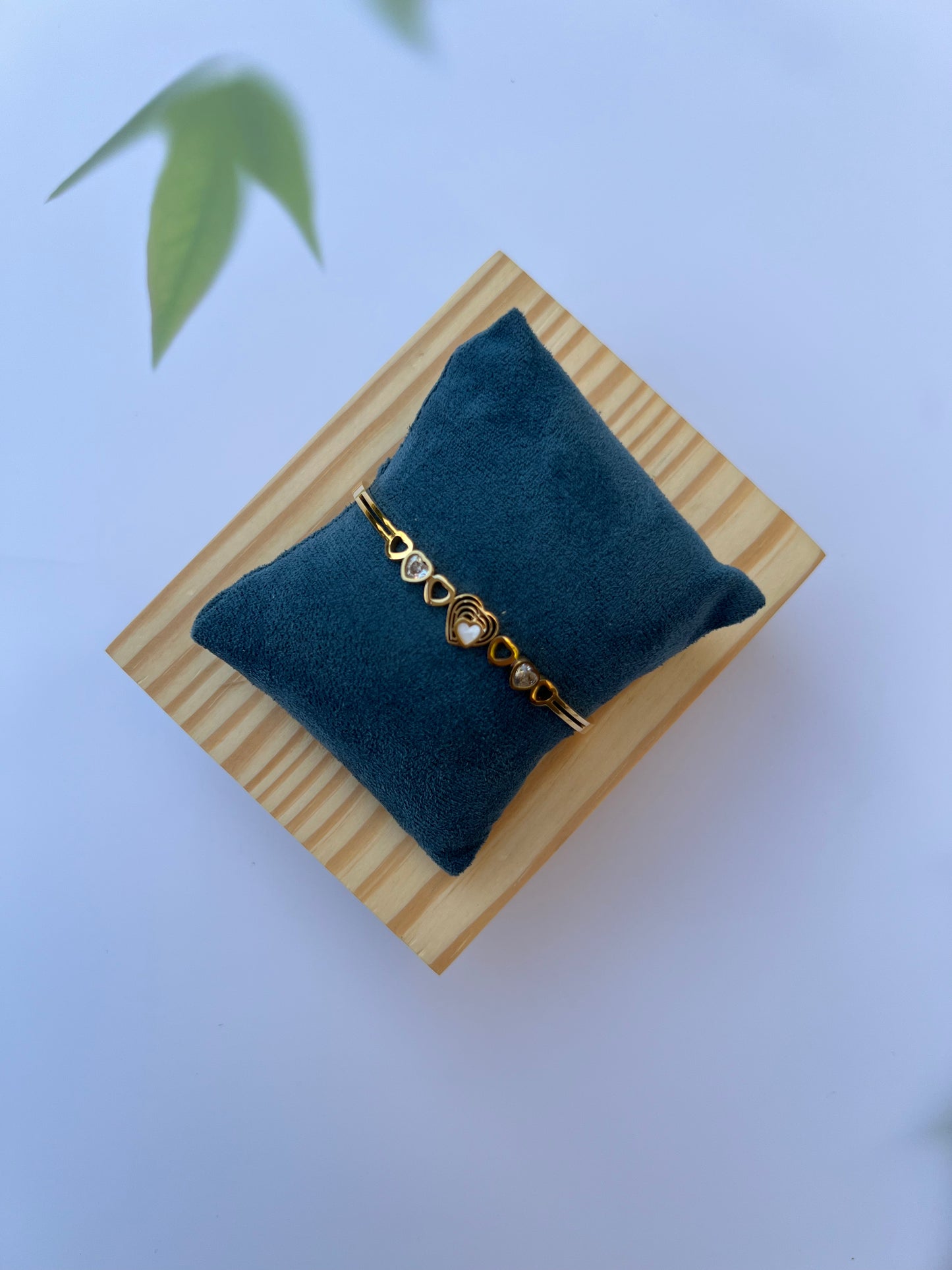 BRACELET :- THE HEARTS