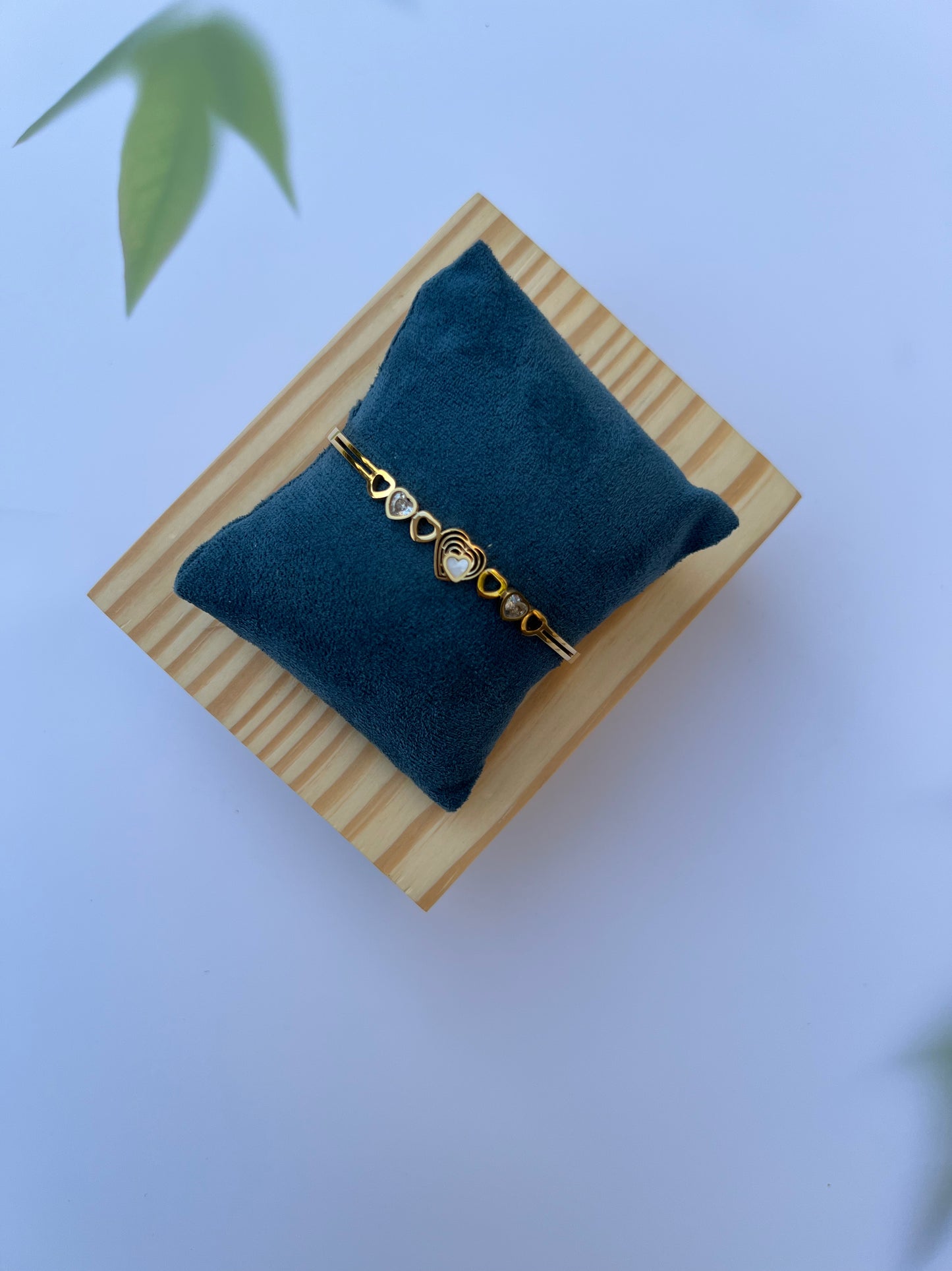 BRACELET :- THE HEARTS