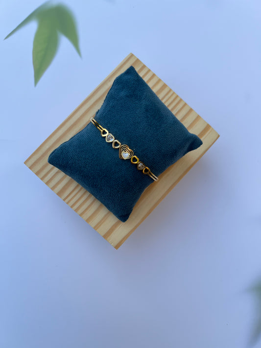 BRACELET :- THE HEARTS