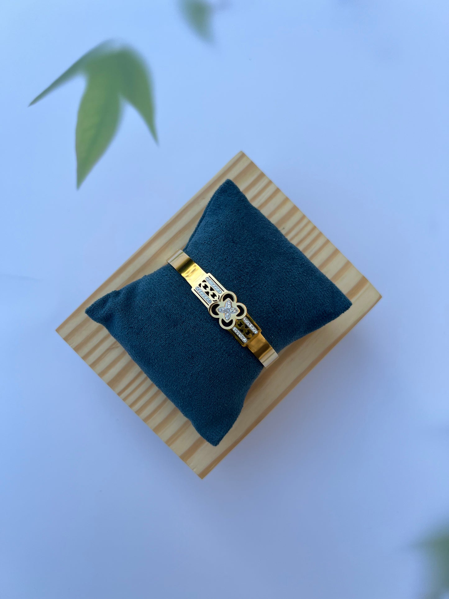 BRACELET :- FLORAL FANSTASY