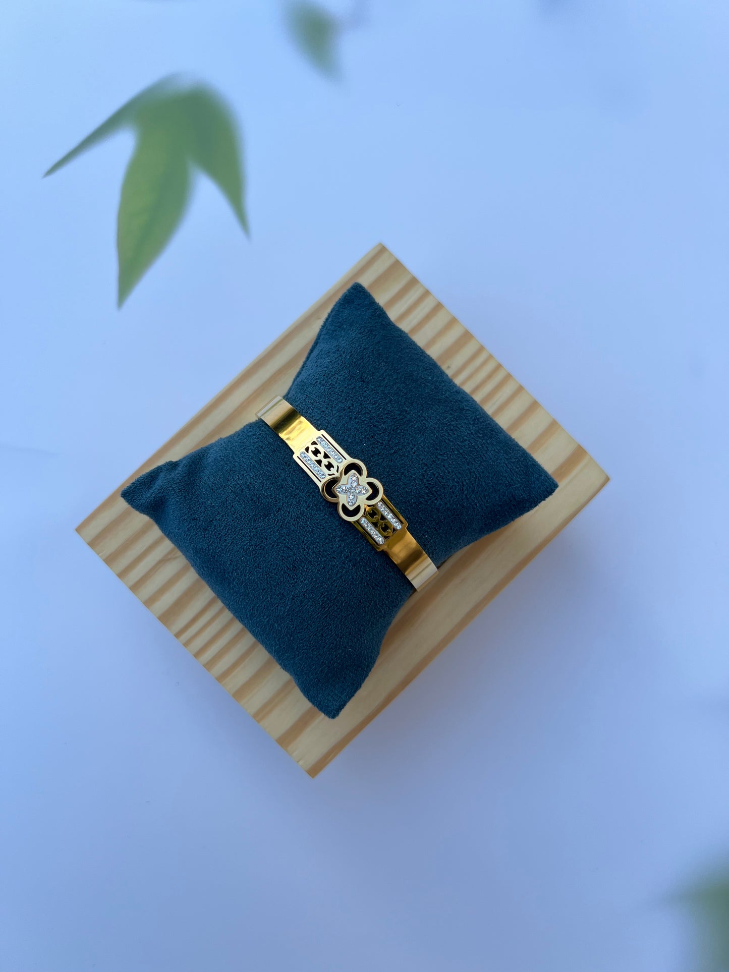 BRACELET :- FLORAL FANSTASY