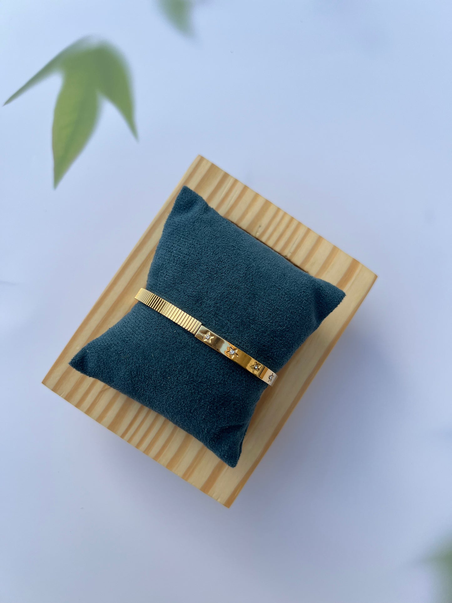 BRACELET :- NOVA