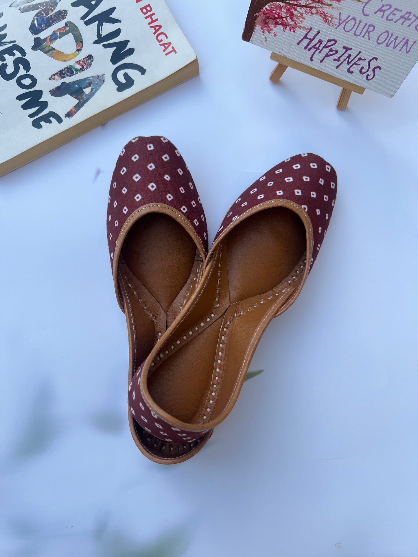 BANDHANI JUTTIS (COFFEE COLOR)
