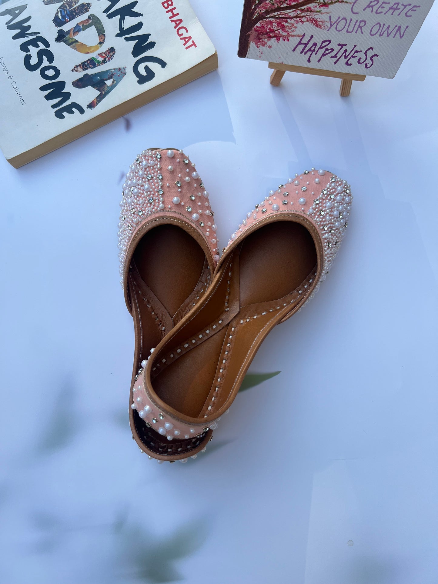 PEACH PEARL JUTTIS