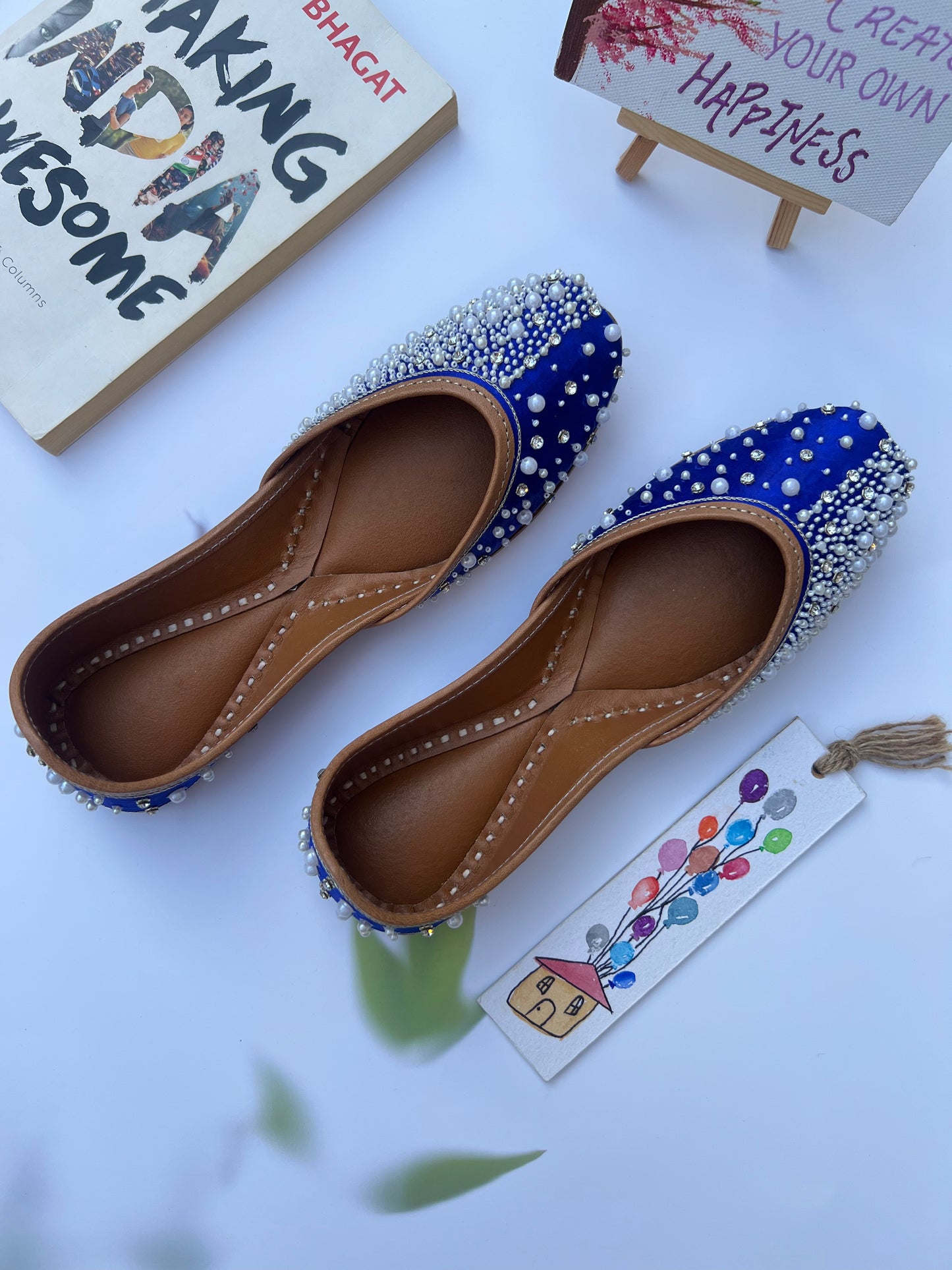 ROYAL BLUE PEARL JUTTIS