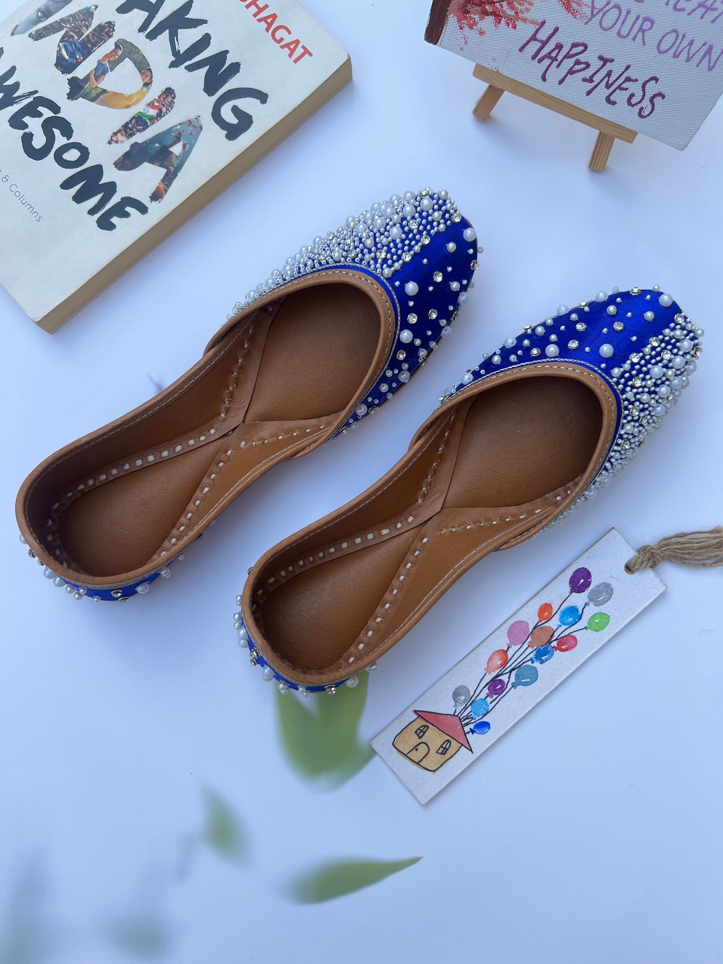 ROYAL BLUE PEARL JUTTIS