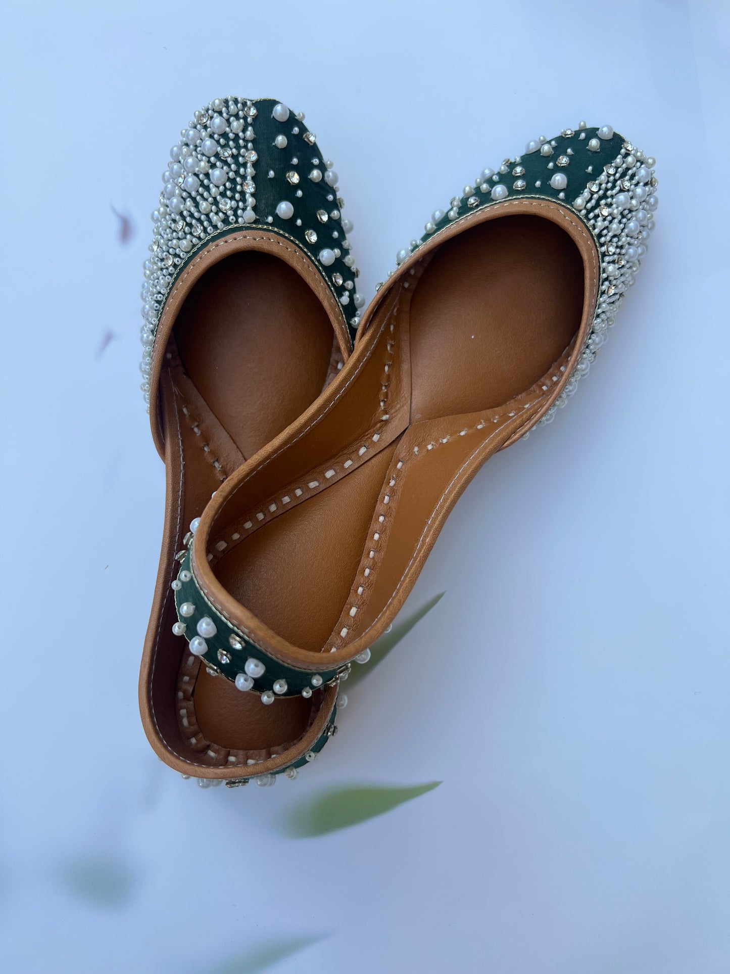 DARK OLIVE GREEN PEARL JUTTIS