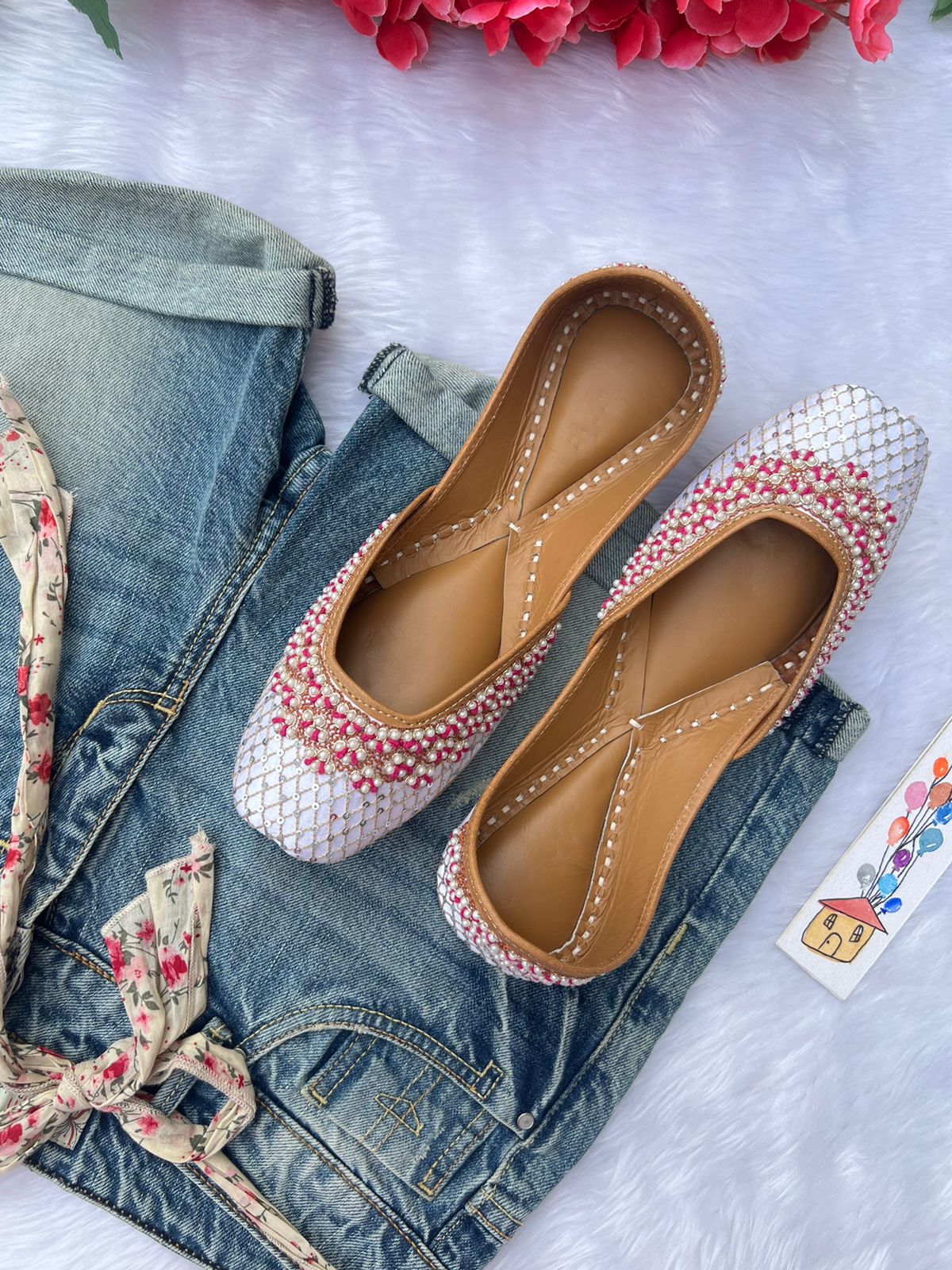 WHITE AND PINK PEARL JUTTIS